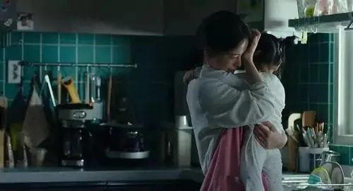 优衣库爆料女孩视频,揭秘时尚界的秘密与争议